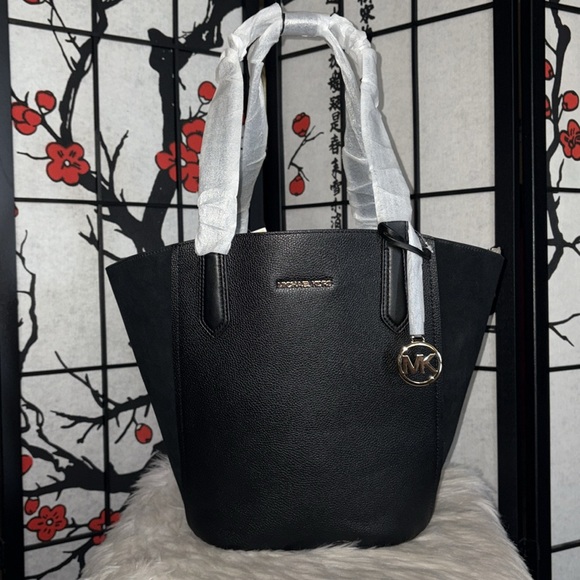 Michael Kors Handbags - Michael Kors PORTIA Large Tote